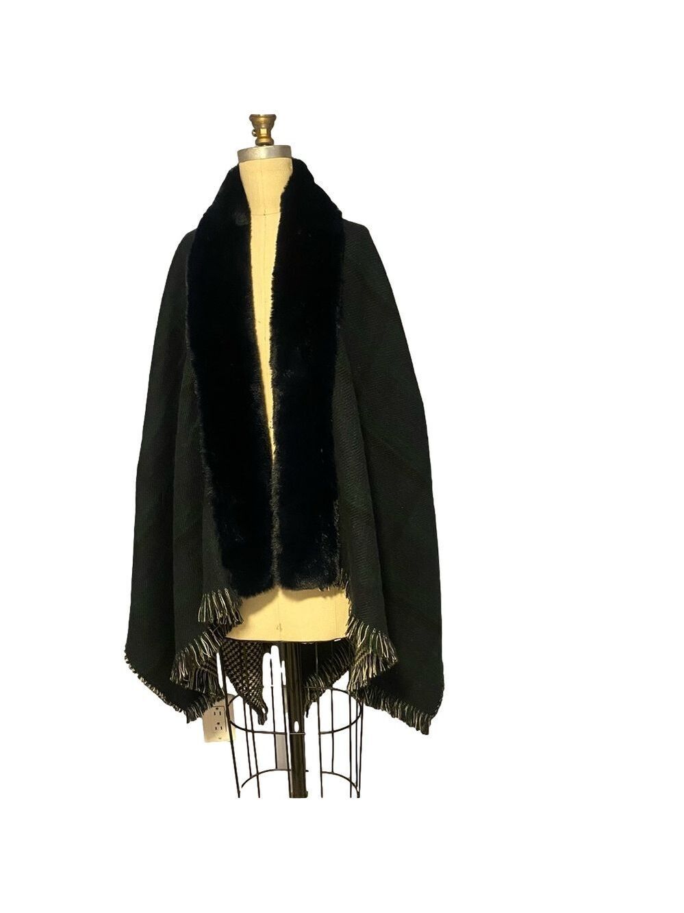 Just Jamie Black & Green Plaid Cape faux fur collar – One Size